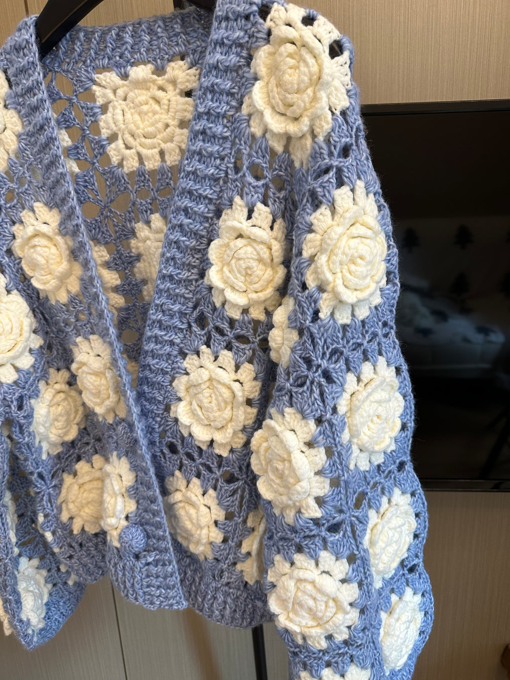 Women's Handknitted Sweater V-neck Cardigan Outfits 3D Hollow White Flowers Crochet Design Cozy Fashion Knitwear Knitting Tops Long Sleeve